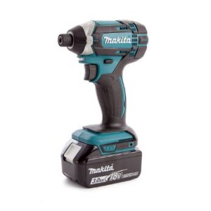 מברגת אימפקט DTD152 18V מתוצרת Makita עם 2 סוללות ומזוודה כולל תא ברגים
